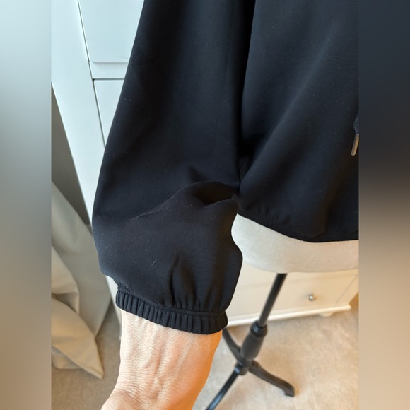 SPANX AirEssentials Crop Hoodie Size Medium Like New - Picture 4 of 9